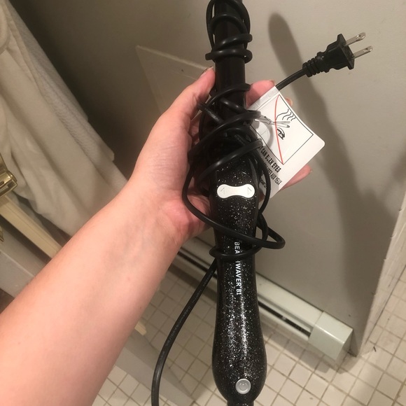 Brand New Beachwaver 1” auto roller - Picture 3 of 3